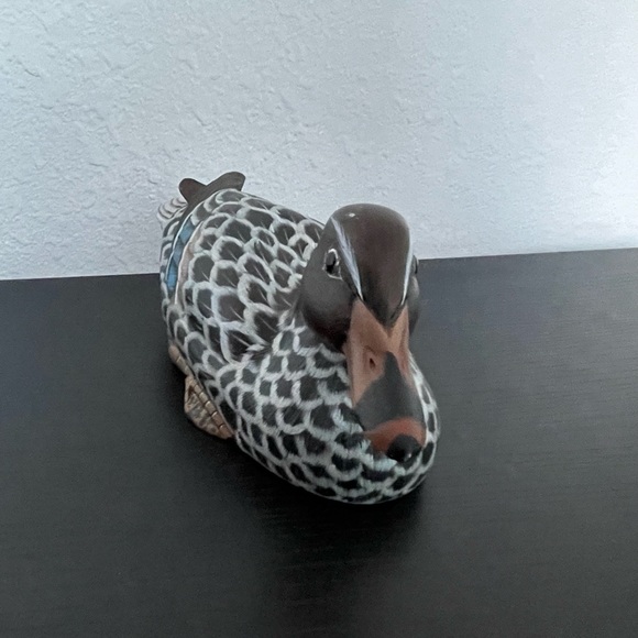 Vintage Handmade Wood Female Mallard Duck, Sculpture. - Picture 3 of 7